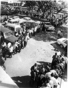 queue.jpg (21506 bytes)